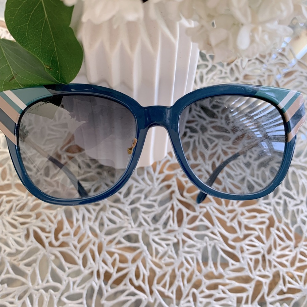 Wow! 10/10 Authentic Salvatore Ferragamo sunglasses